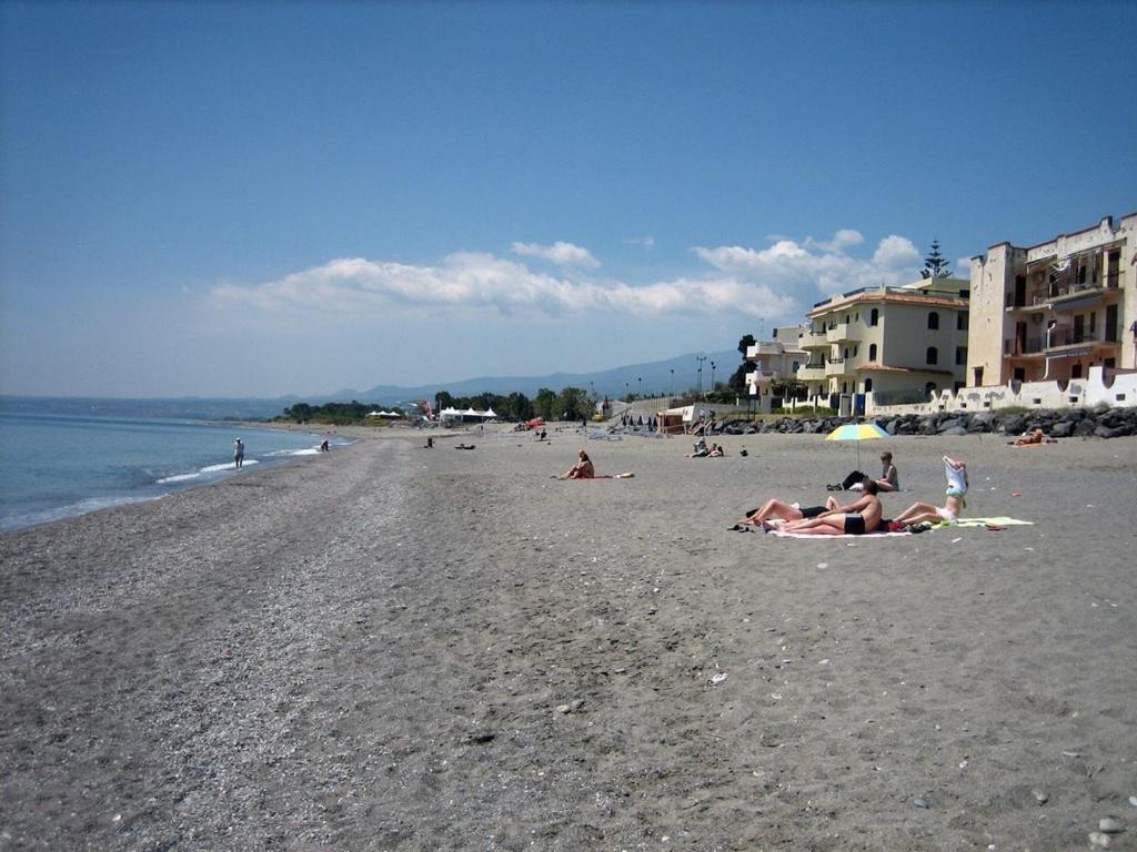Savoca Apartment Giardini Naxos Esterno foto