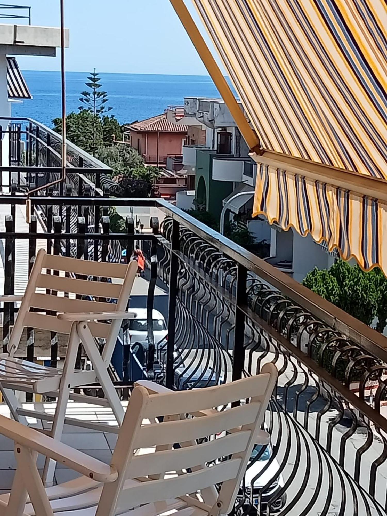 Savoca Apartment Giardini Naxos Esterno foto